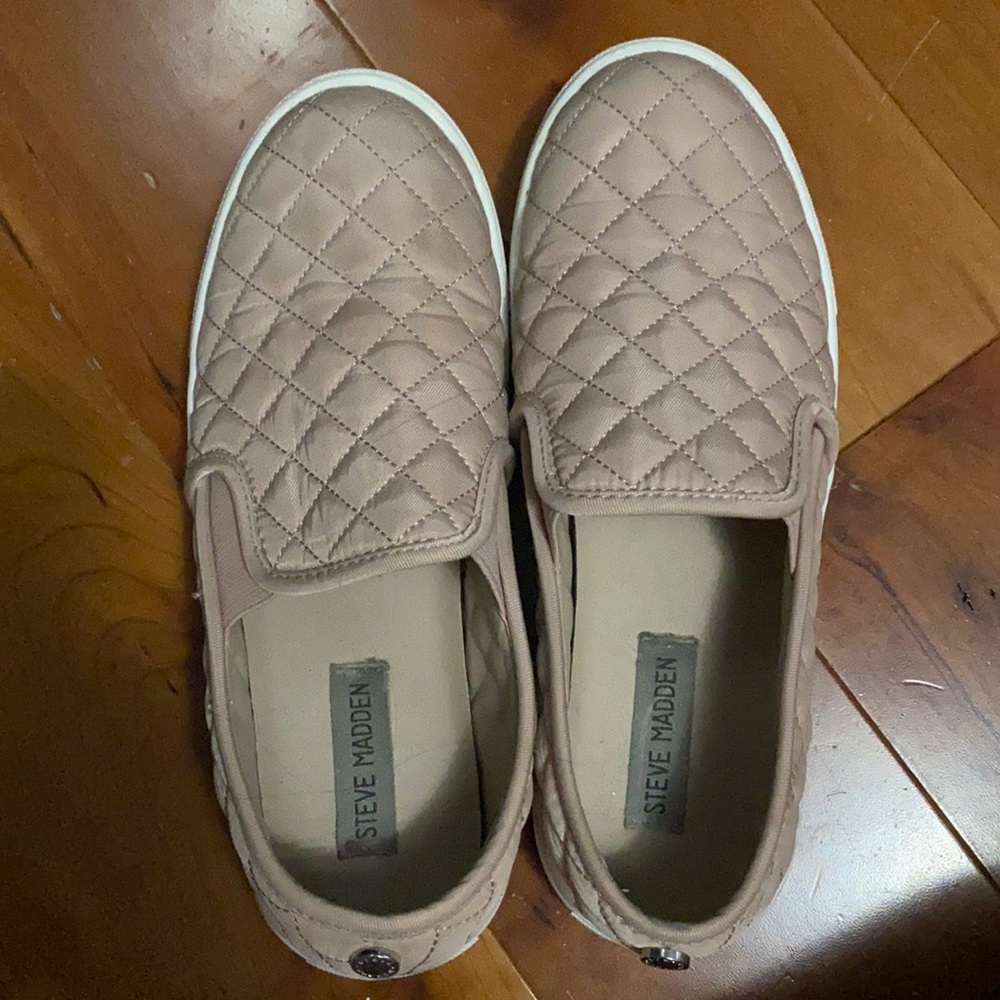 Steve Madden slip ons